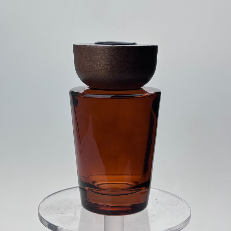 Botella vacía europea simple de alto valor nominal botella de fragancia de madera sólida botella de aceite esencial de caña cónica sin fuego 28 dientes botella de vidrio