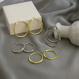 耳环;耳钉;项链