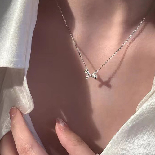 Japanese and Korean-style light luxury striped bow necklace, minimalist Insta-style niche design, temperament matchy-matchy butterfly clasp chain