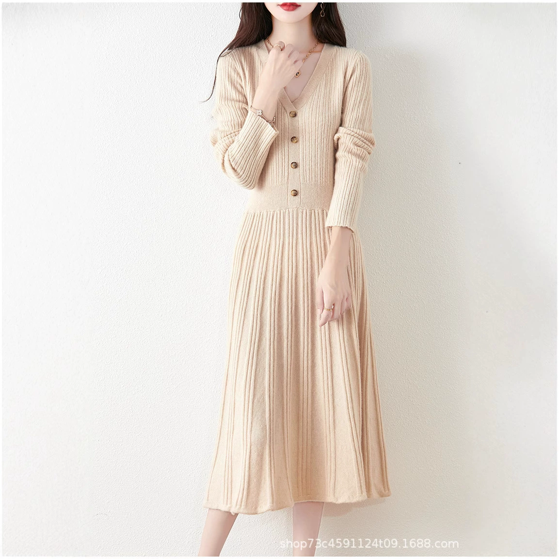 24 года осень и зима новый премиум-смысл чистый шерстяной вязаный платье с V-образным вырезом