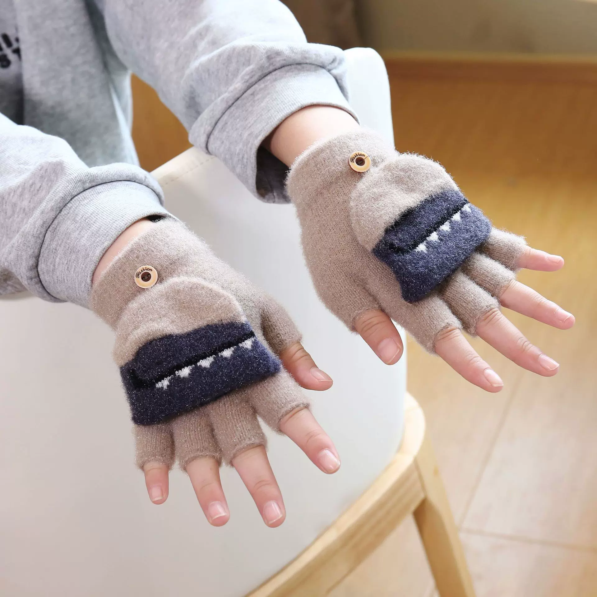 儿童手套冬季保暖防寒加绒半指翻盖卡通鳄鱼小孩水貂绒小学生写字
