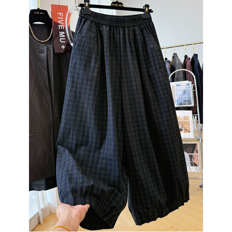 Plus-size pants for fat girls 120kg Casual and relaxed plaid cropped pants for spring and autumn, versatile loose wide-leg pants in solid color Plus-size pants for fat girls 120kg Casual and relaxed plaid cropped pants for spring and autumn, versatile loose wide-leg pants in solid color