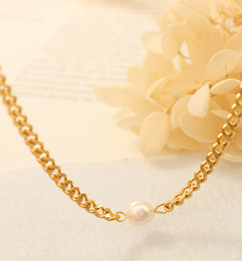 Fashion Inlaid Pearl Titanium Steel 18k Gold Necklace Wholesale display picture 2