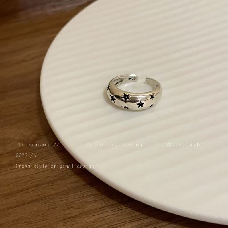 Retro crooked ring