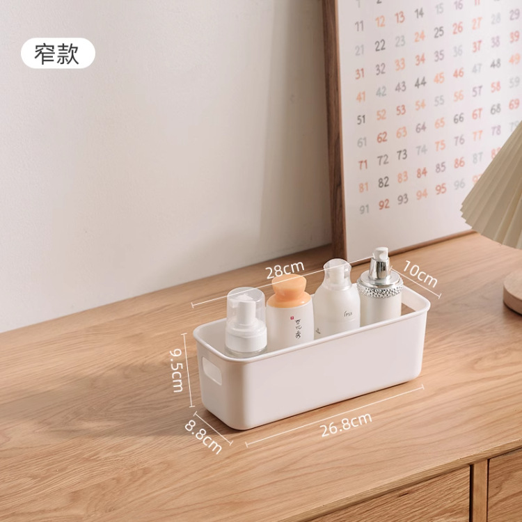 Белая узкая стильная коробка