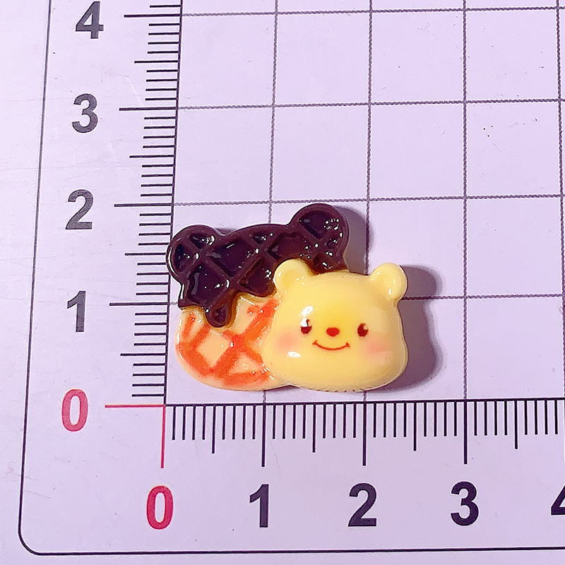 Nueva serie de pizza de dibujos animados Winnie the Pooh DIY accesorios de resina adornamiento de pegamento de crema para el cabello colgante de brazo agujero hebilla agujero
