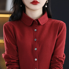 厚手の両面のデコルテのシャツの女性の秋冬の毛を磨いてファッション的なデザイン感があります。