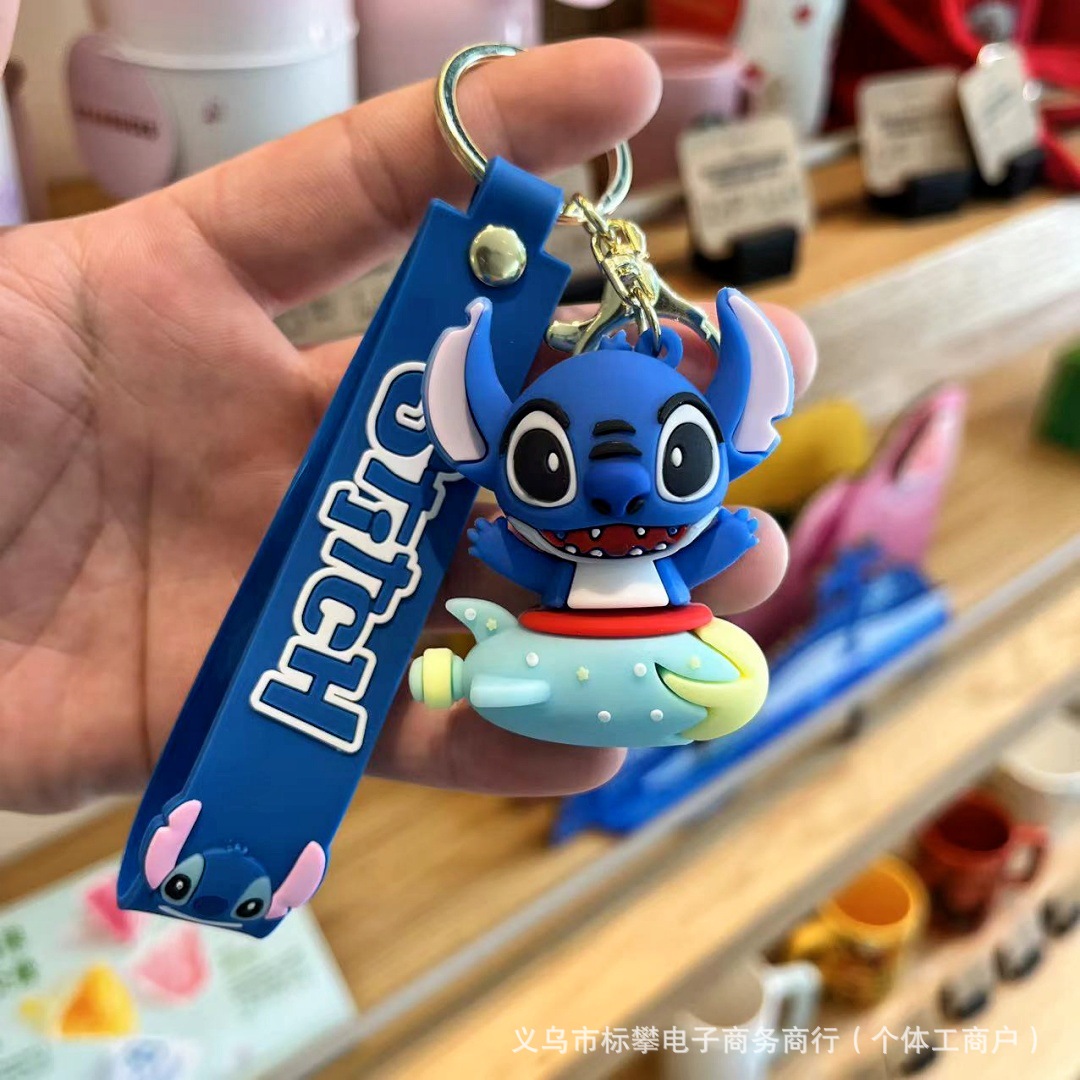 Dibujos animados anime Stitzi llavero estudiante mochila escolar colgante bolso colgante colgante máquina de garras evento pequeño regalo al por mayor