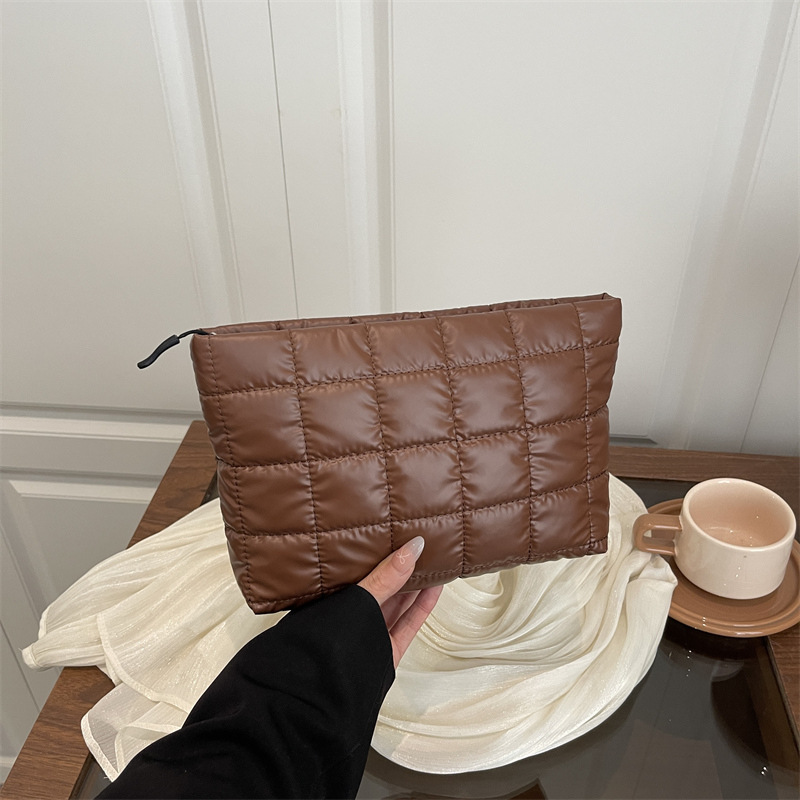 Bolsas de maquillaje de gran capacidad de ocio coreano 2025, nuevo diseño de nicho de moda simple bolsas de mano para mujeres