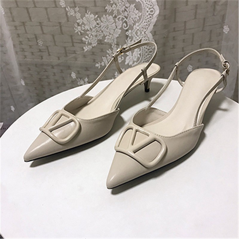 Hong Kong zapatos de tacón alto para mujeres 2025 verano nuevo punto desnudo zapatos de tacón delgado nicho francés sandalias de cabeza