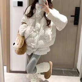 冬季超好看羽绒棉服2025新款女学生小个子波点棉袄短款棉衣女外套