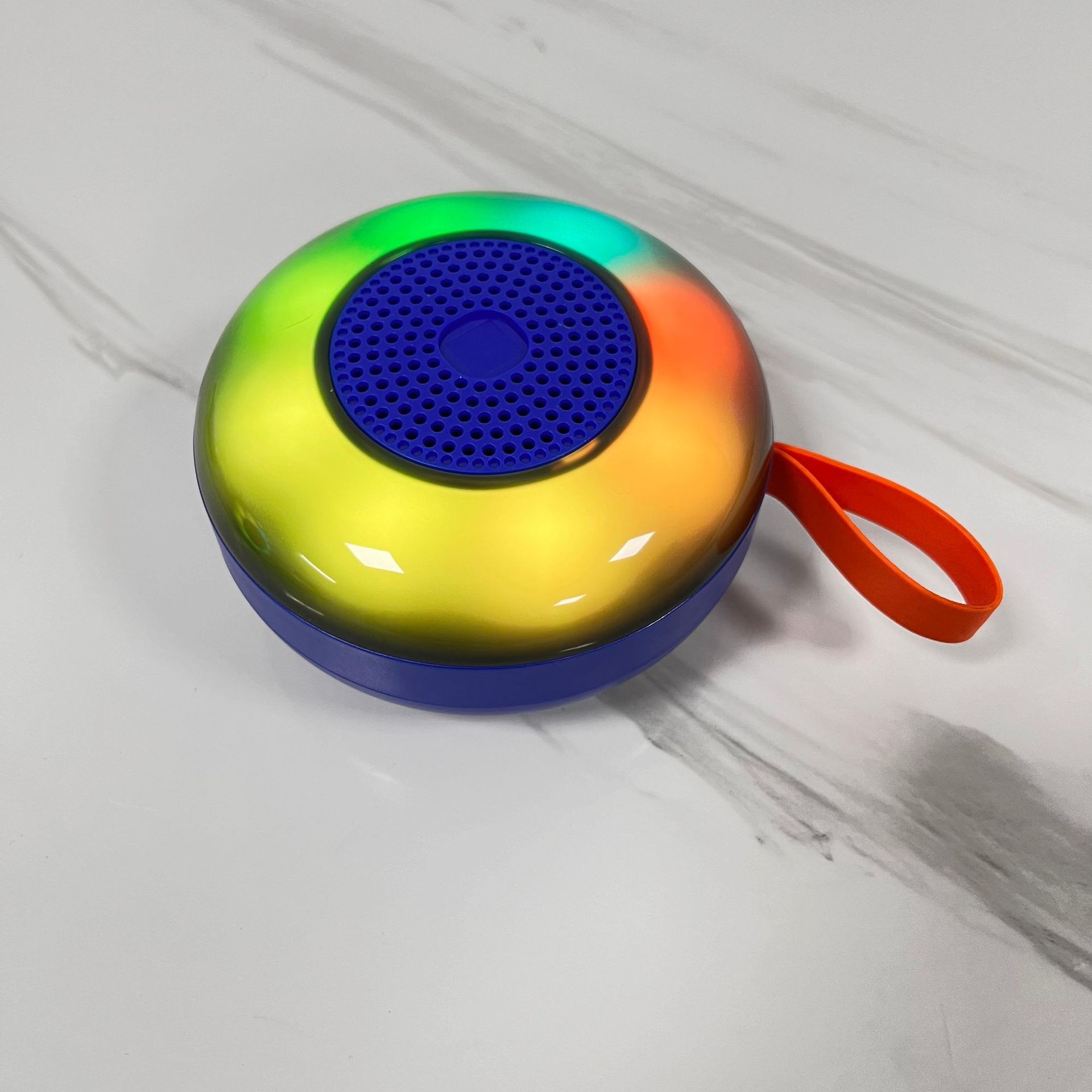 Altavoz pequeño con colgante para ciclismo, subwoofer Bluetooth, altavoz inalámbrico para exteriores con tarjeta insertable, luz colorida, reproductor multifuncional para el hogar