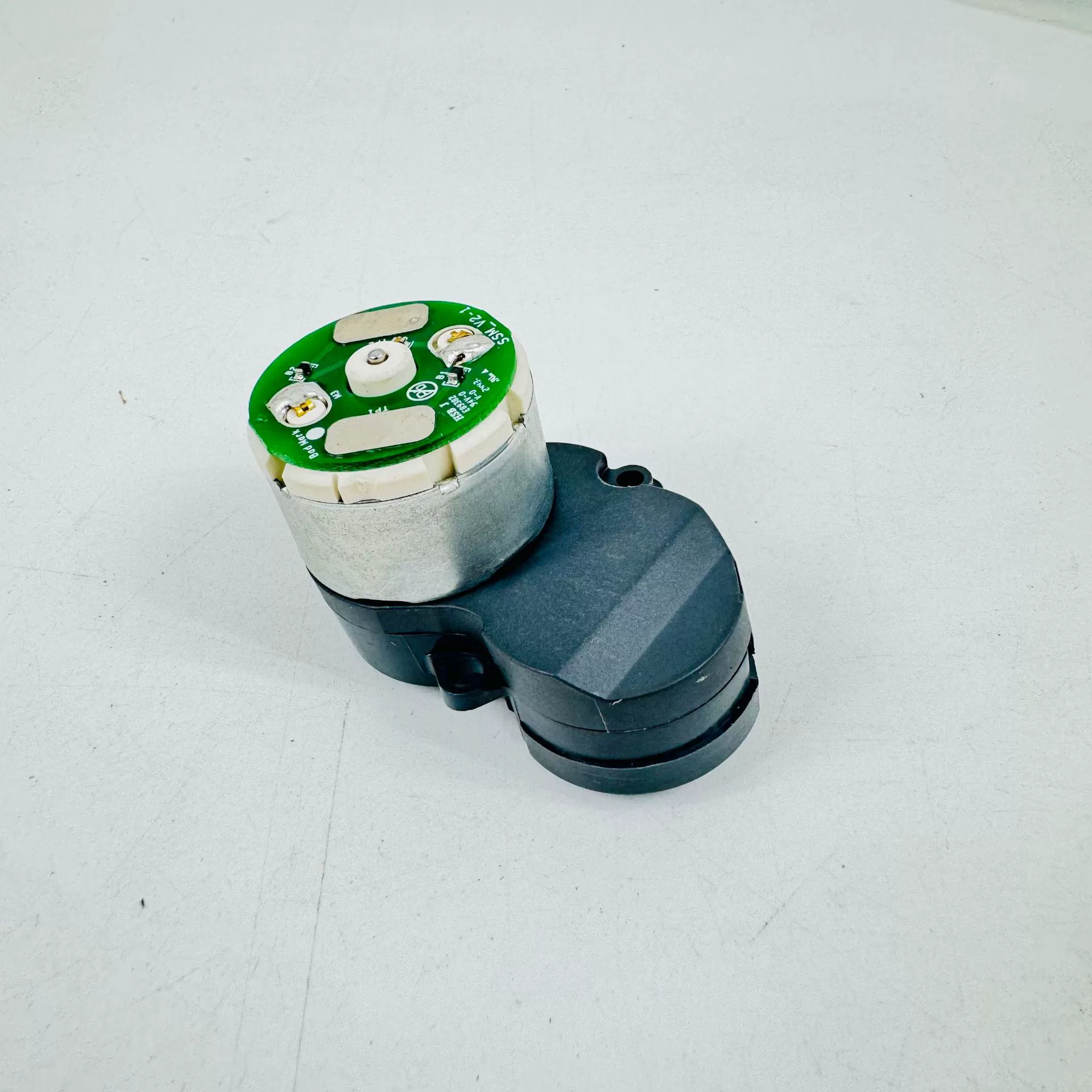 Оригинальные запчасти для роботов-пылесосов Roborock S5/S6/S7: боковая щетка, мотор-шестерня, ремонт мотора