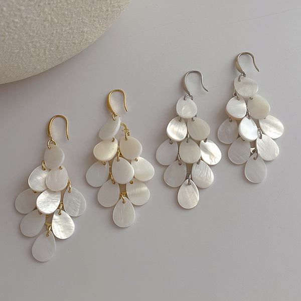 Design trend long earrings drop-shaped with tassels