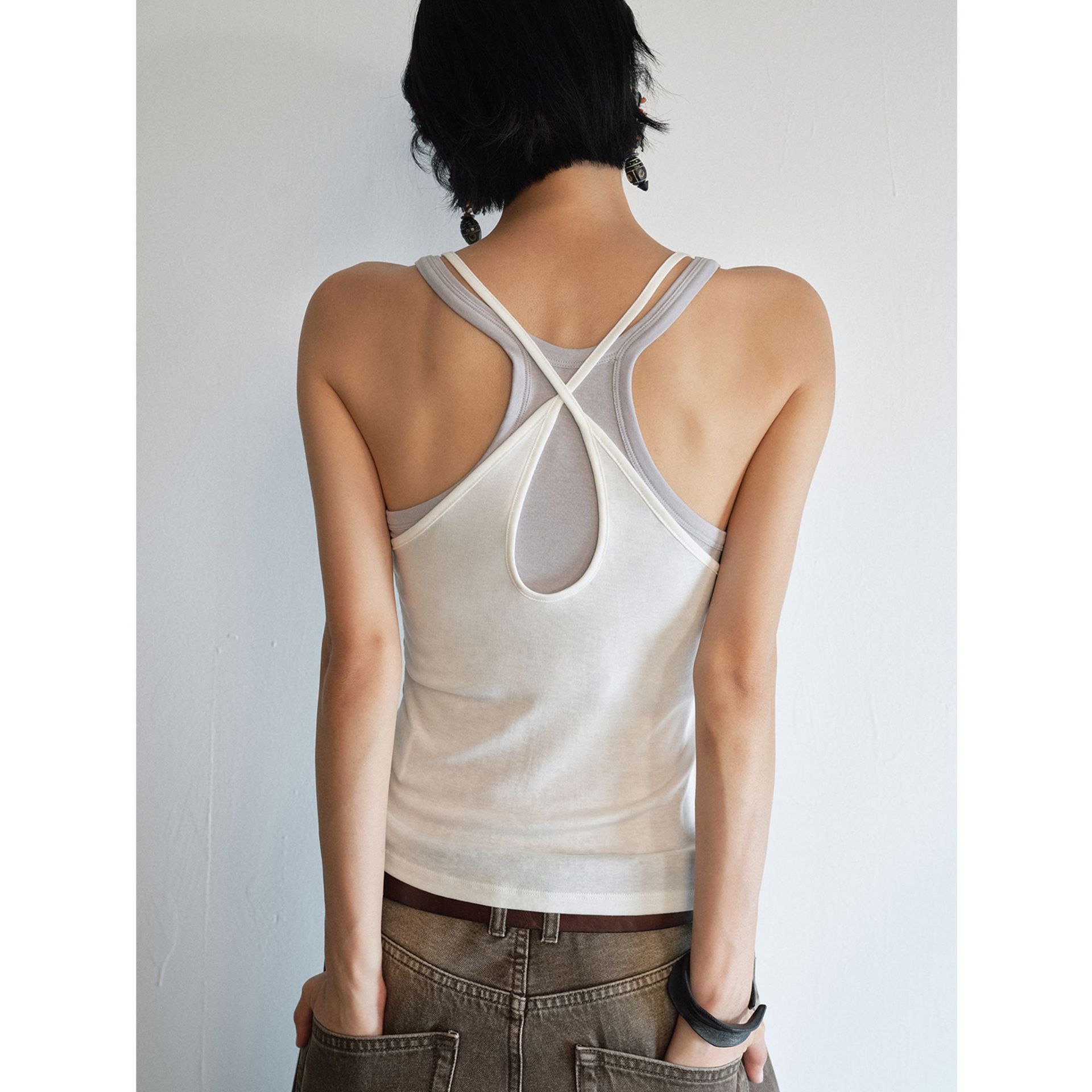 [识时]早秋新品醋酸天丝撞色拼接假两件修身吊带背心上衣女V9208