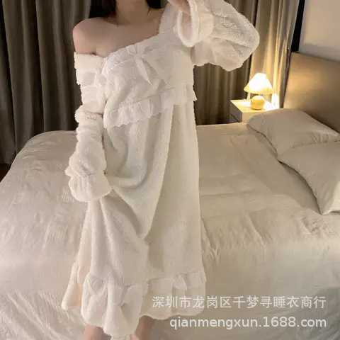 플러시 스퀘어 넥 나이트가운