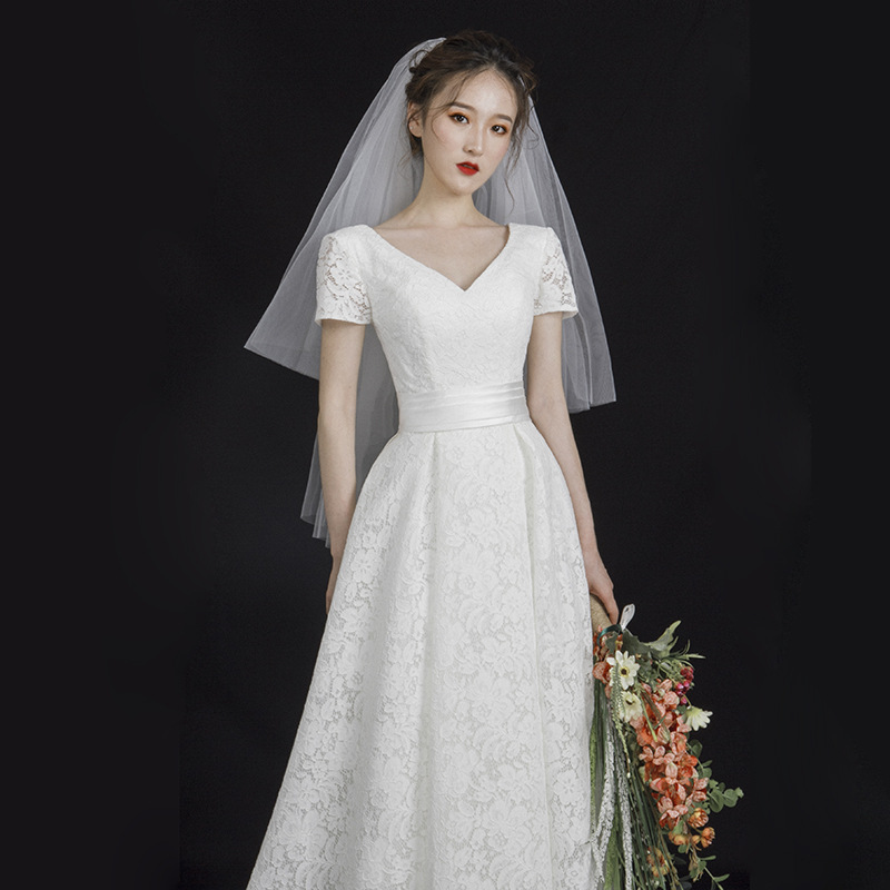 婚紗2025新款小個子新娘簡約壹字肩複古蕾絲齊地出門紗旅拍輕紗