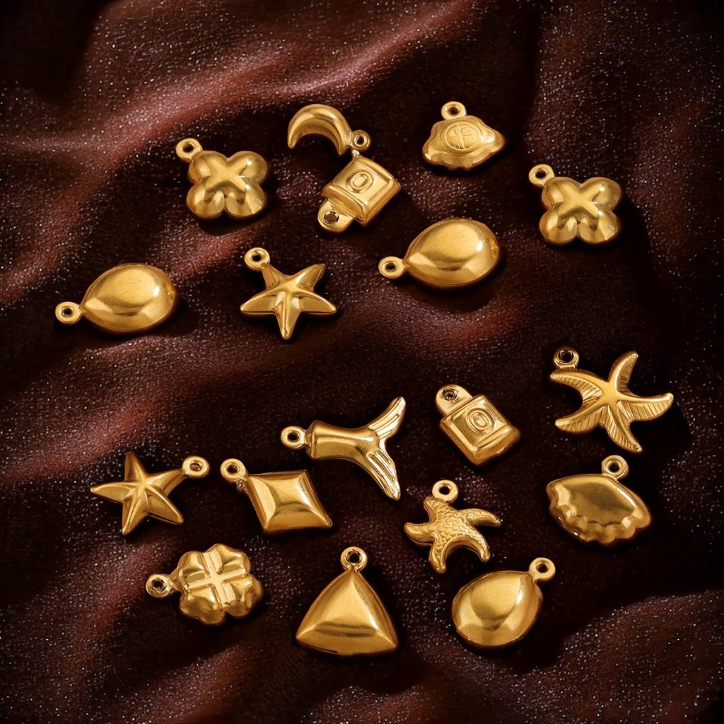 Conchas marinas transfronterizas de acero inoxidable chapado en oro 18K amor pequeño colgante pulsera joyería DIY colgante hecho a mano al por mayor