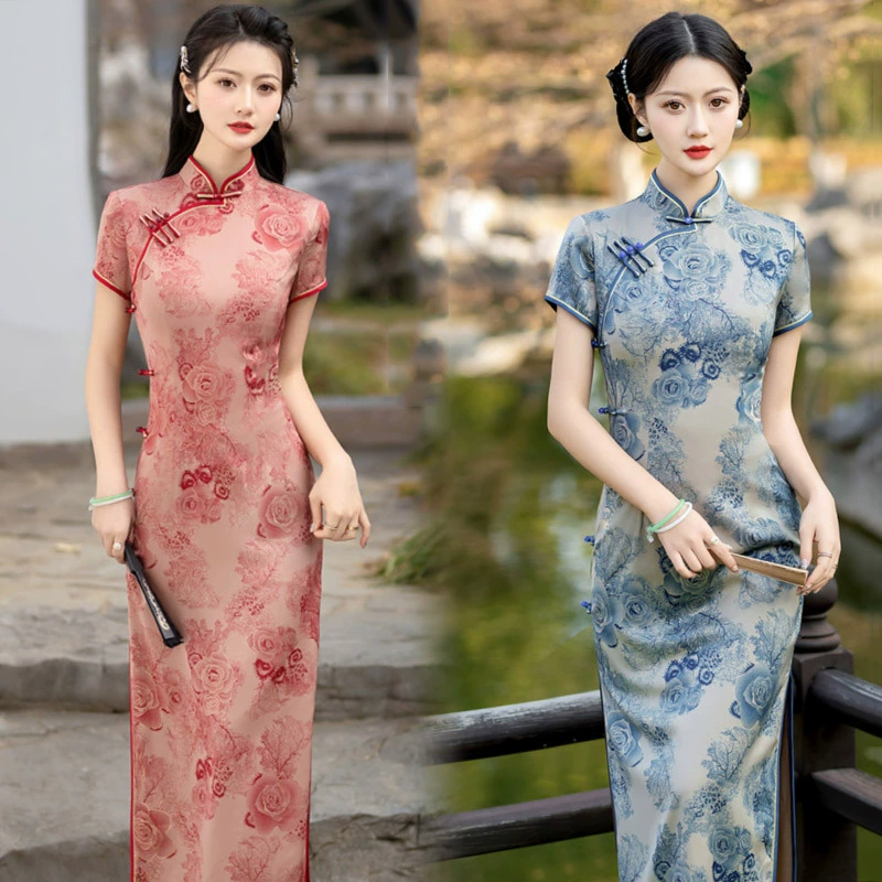 Традиционный национальный стиль в китайском стиле длинный улучшенный чонсам 2025 новый женский ретро с тонкими рукавами и короткими рукавами