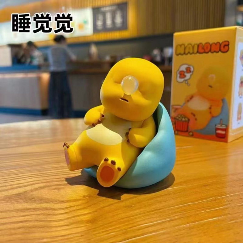 公仔奶龙摆烂日常系列盲盒桌面摆件公仔玩偶潮玩手办装饰车载摆饰|undefined