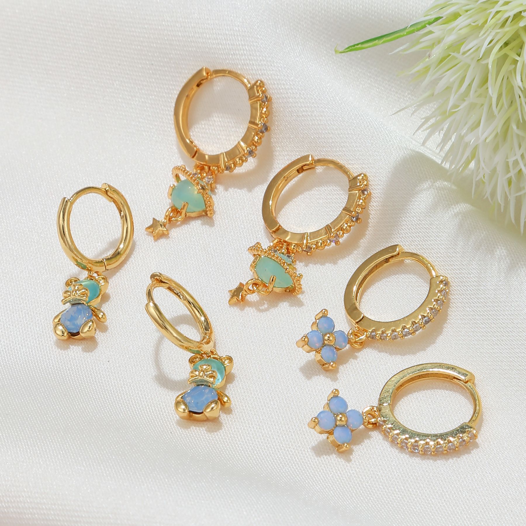 Fashion Star Flower Copper Inlay Zircon Dangling Earrings 1 Set