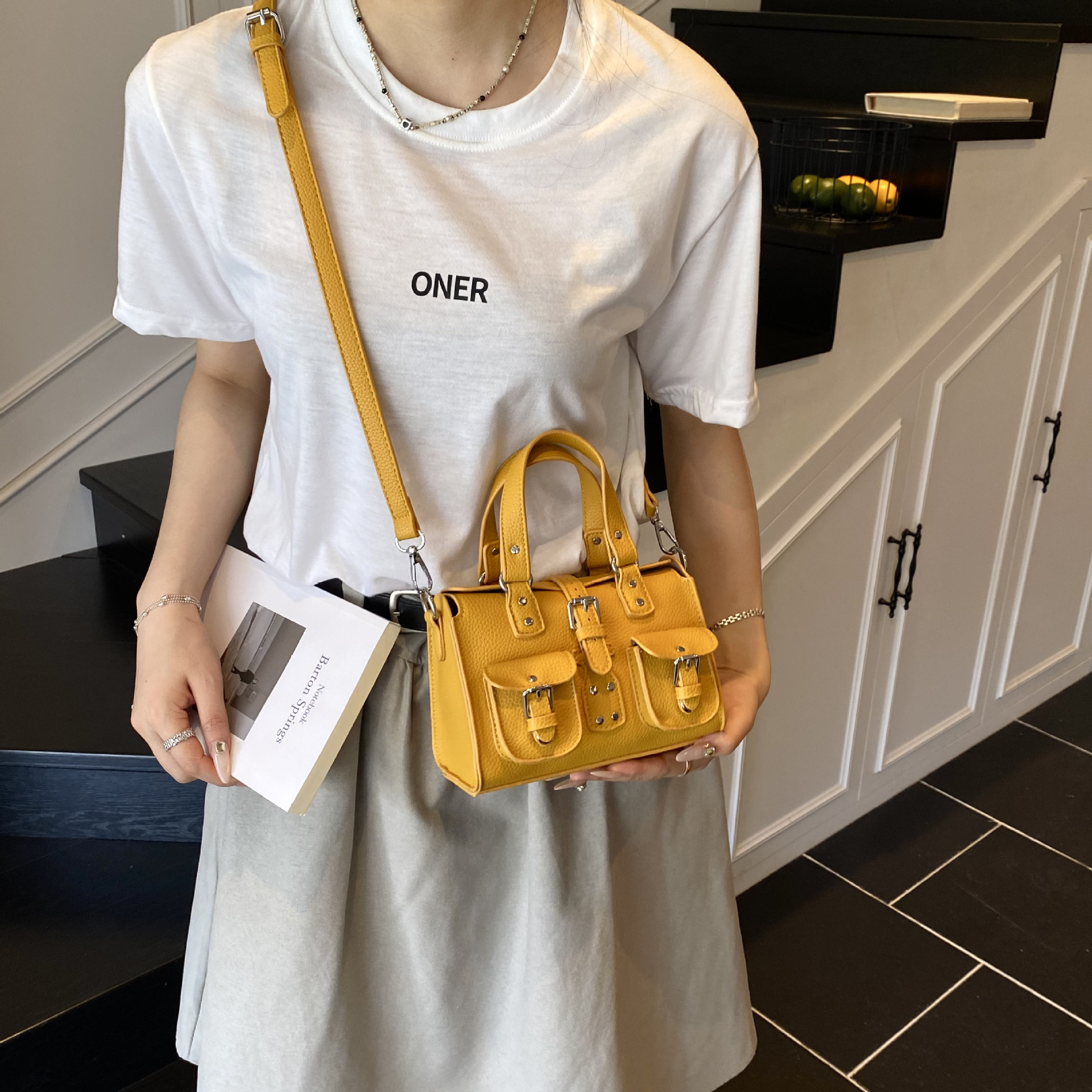 Bolso de axila de bolsillo múltiple de locomotora retro de gran capacidad de nicho, nuevo bolso cuadrado pequeño de mensajero de un solo hombro de viajero de la chica caliente