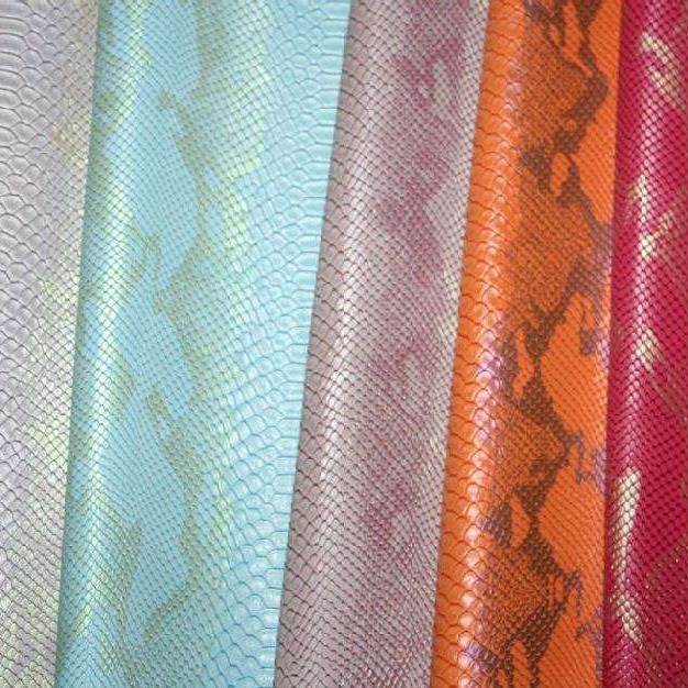 印花蟒蛇纹小蛇纹双色压纹人造革 烫金蛇纹皮料