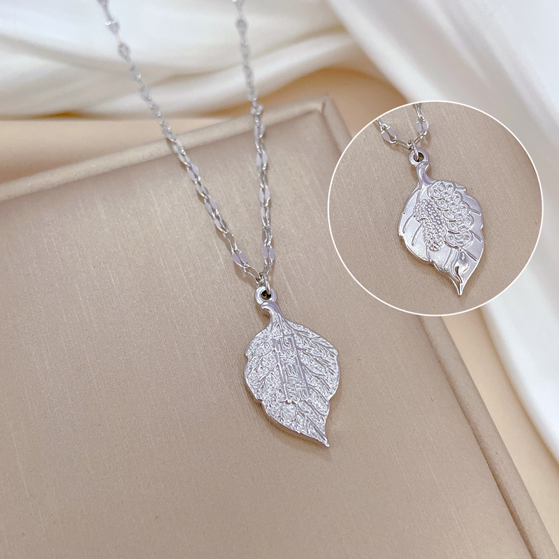 Wholesale Elegant Leaf Titanium Steel Pendant Necklace display picture 5