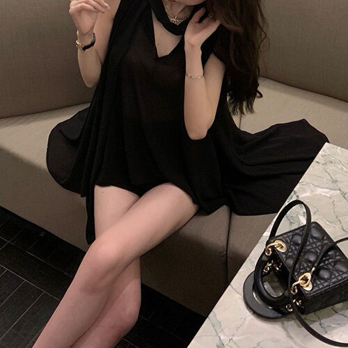 French-style absolutely gorgeous black V-neck off-shoulder women's high-end fashion pure desire collarbone sleeveless summer shirt