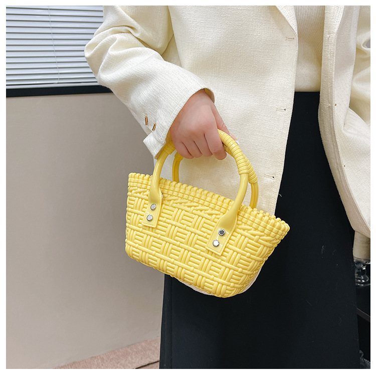 2025 New trendy and versatile crossbody mini vegetable basket jelly bag, fashionable hand-held woven bag, mini tote women's bag Item Picture