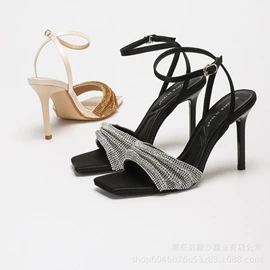 高跟凉鞋;坡跟拖鞋;高跟拖鞋