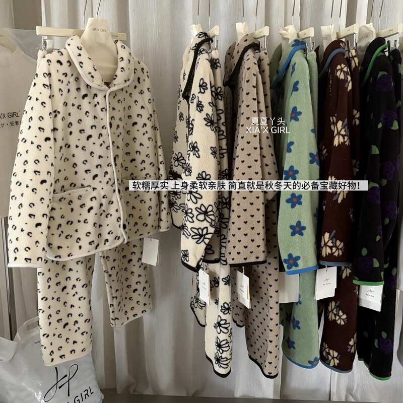 290g thick fleece mulberry velvet versatile collar home wear set warm little heart two-piece pajama set 6265B 290g thick fleece mulberry velvet versatile collar home wear set warm little heart two-piece pajama set 6265B