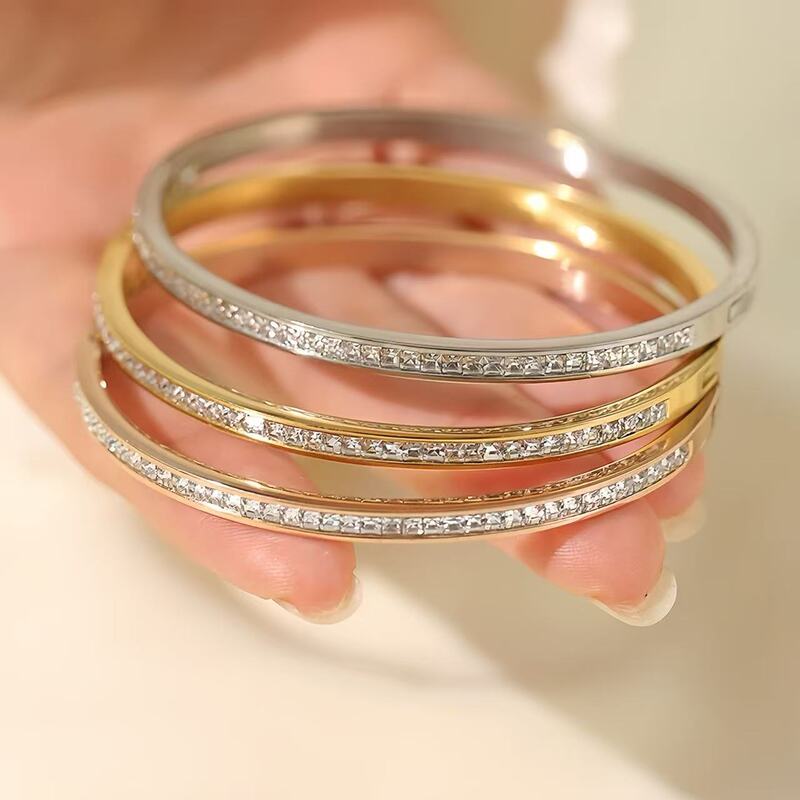 Women's Titanium Steel Bracelet with Small Square Diamonds, Stainless Steel Bracelet, Versatile Accessory, Non-Fading Bracelet, Starry Sky Jewelry Wholesale