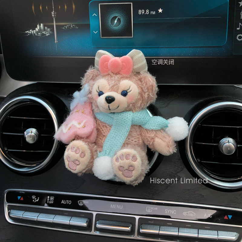 2025 nuevo coche muñeca oso de felpa Tamiflu coche aromaterapia de salida de aire decoración interior accesorios de coche decoración mujer