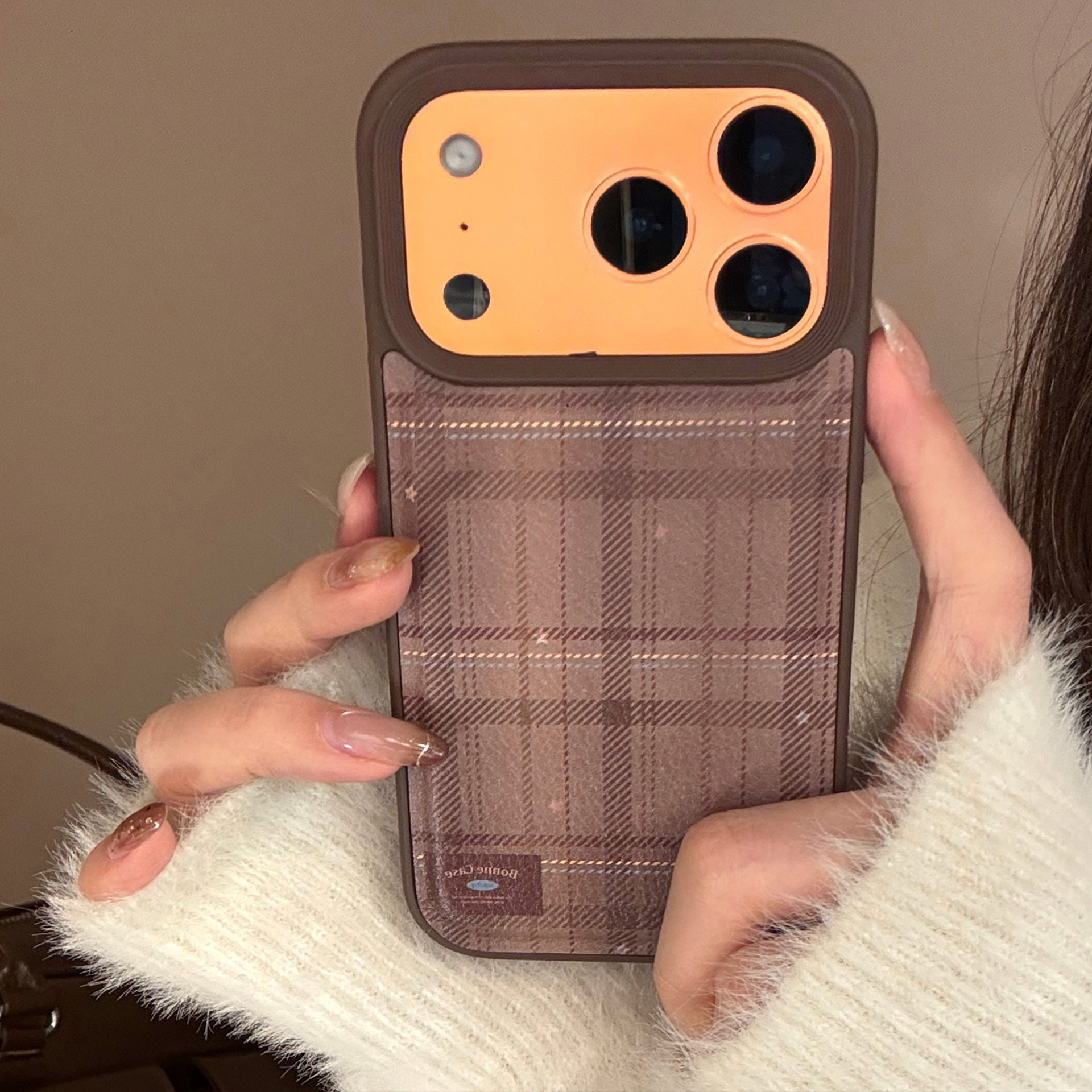 Vintage Leder-Handyhülle mit Fruchtmotiv für iPhone 17 Pro Max, haselnussbraunes Karomuster, kompatibel mit iPhone 16, 15, 13, 11_voghion.com