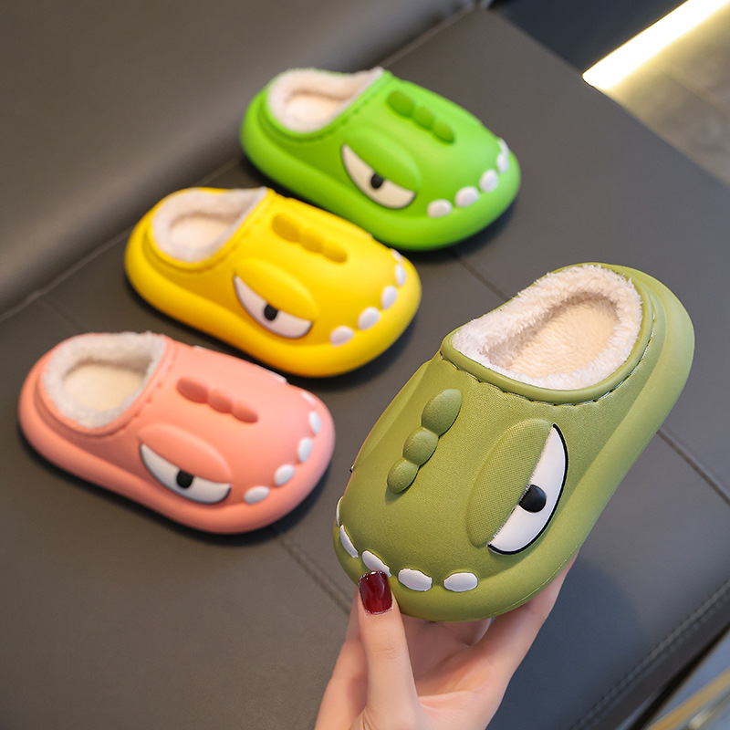 Fábrica al por mayor personalizada zapatillas de algodón para niños invierno EVA pisar excrementos niñas impermeables con zapatillas de algodón para bebés