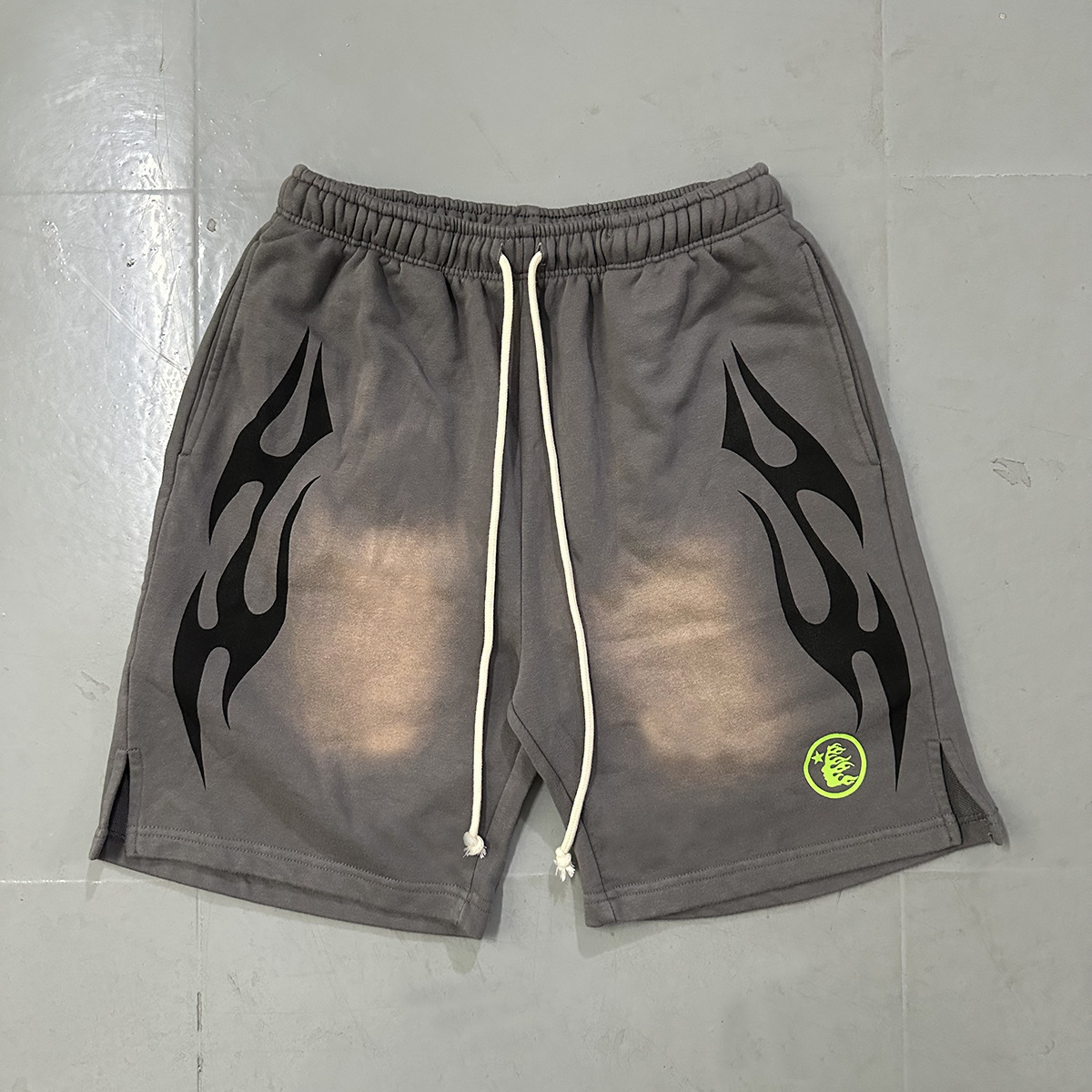 Hell Star lavando y desgastando pantalones cortos casuales 2024 verano nuevo estilo marca de moda europea y americana hip-hop pantalones de cinco puntos hombres y mujeres