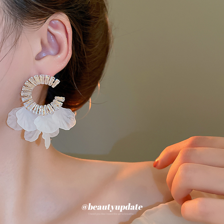 Aguja de plata, pétalo de circón, borla, pendientes en forma de C, pendientes simples y de moda para mujer, pendientes de todo fósforo, lujo ligero, pendientes de alta gama al por mayor