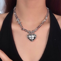 2024秋冬の鎖のチェーンのネックレスの女性のジルコンの愛のファッションの首のチェーンは通勤します。