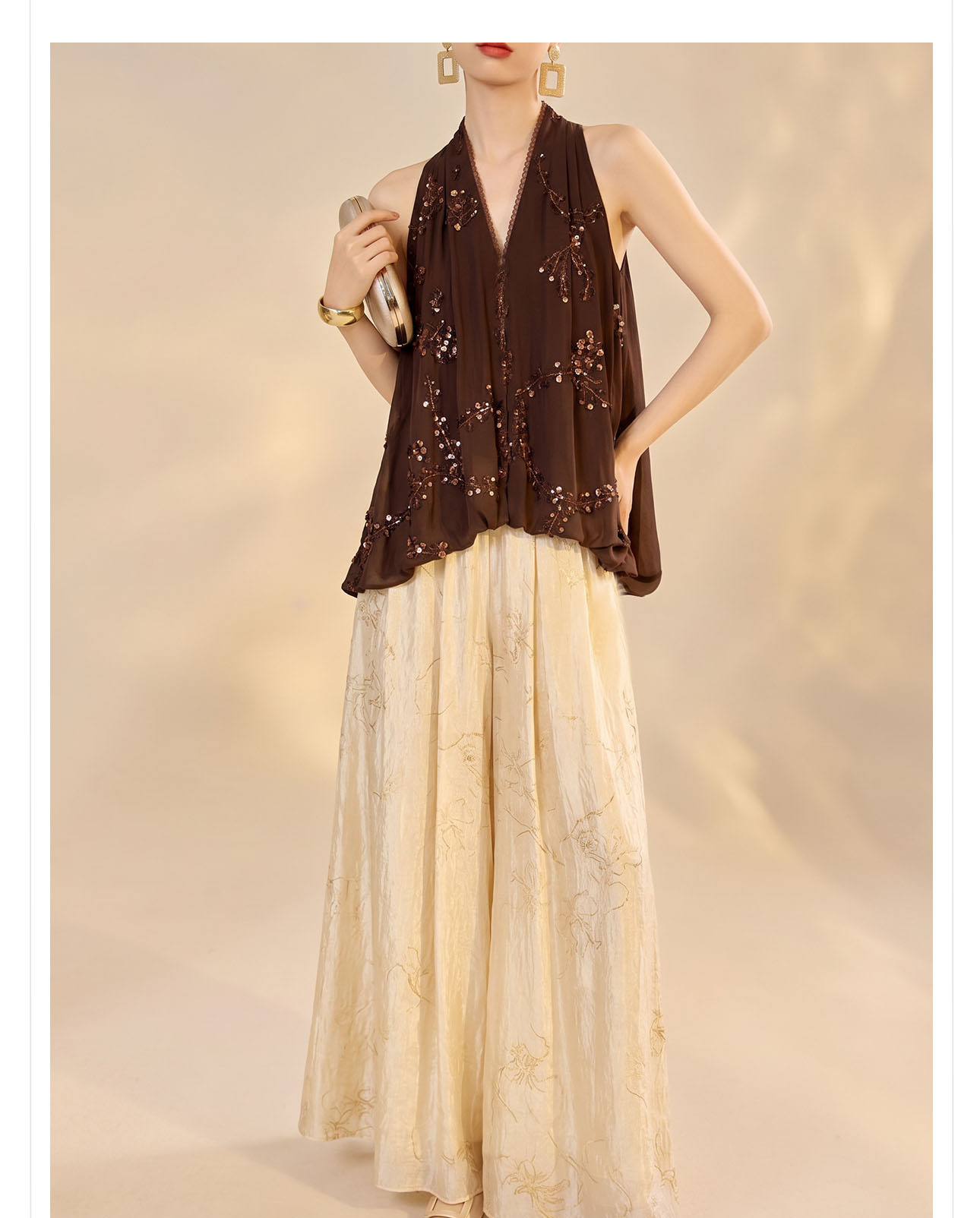 Áo cổ yếm V cổ chiffon thêu sequin không tay form rộng — Sữa hạnh nhân chi tiết 8