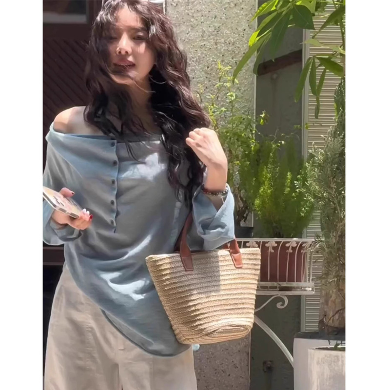 Blue Half-Open Collar One-Shoulder Long-Sleeved T-Shirt for Women in Autum, a Very Beautiful Lazy Style Sun Protection Blouse and Gauze Top Blue Half-Open Collar One-Shoulder Long-Sleeved T-Shirt for Women in Autum, a Very Beautiful Lazy Style Sun Protection Blouse and Gauze Top