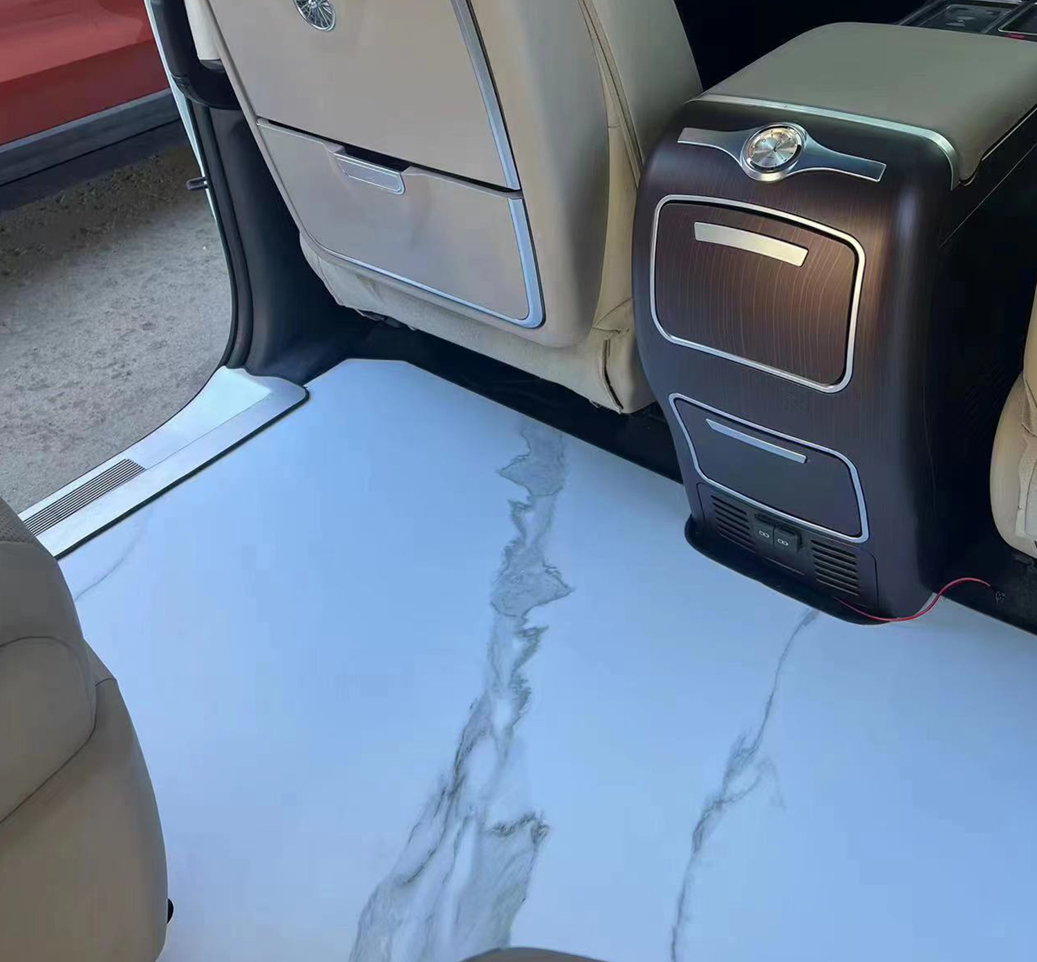 Suitable for Toyota Sienna Armrest Box Central Control Special Car Interior Decoration Gravilia Central Armrest Box Modification