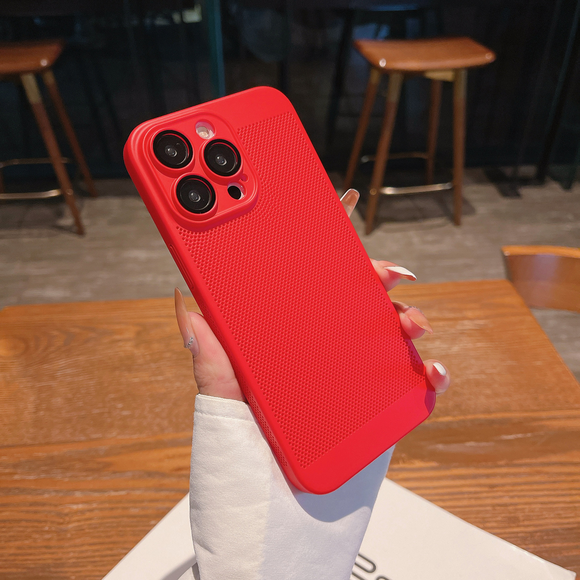 Adecuado para el verano iPhone15 enfriamiento transpirable teléfono móvil caso de malla Apple 13promax lente película cubierta PC