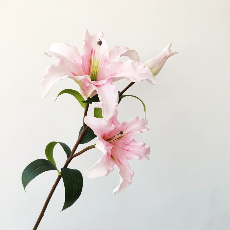 3-Head Simulated Hand-Feel Pu Moisturizing Lily Fake Flower Restaurant Bouquet Living Room Decoration Ornaments Douyin Potted Fake Flower