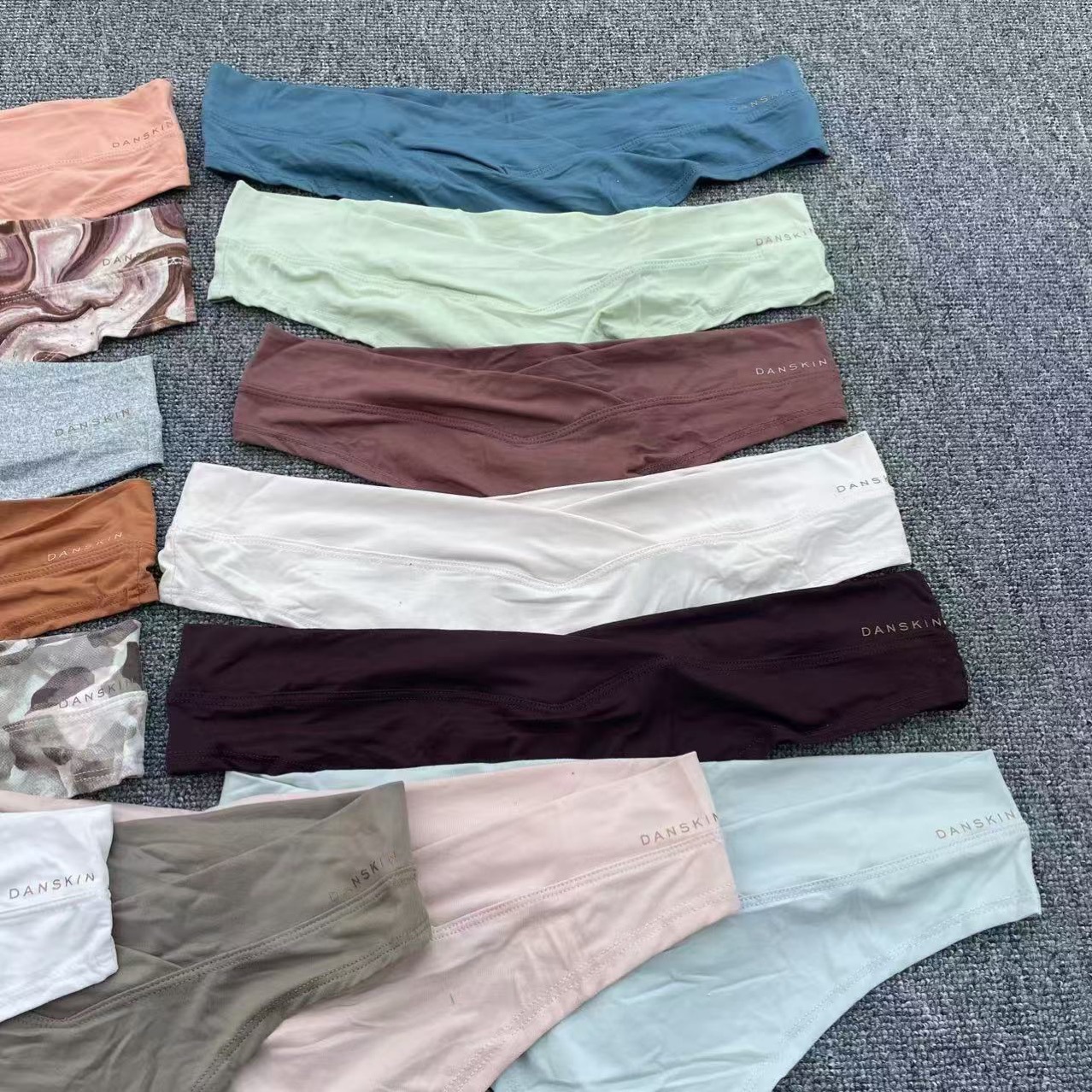 Tanga de mujer embarazada sin costuras de seda de hielo de una pieza de cintura baja, pantalones cortos simples para mujer, ropa interior para mujer, sensación desnuda y cómoda Corea