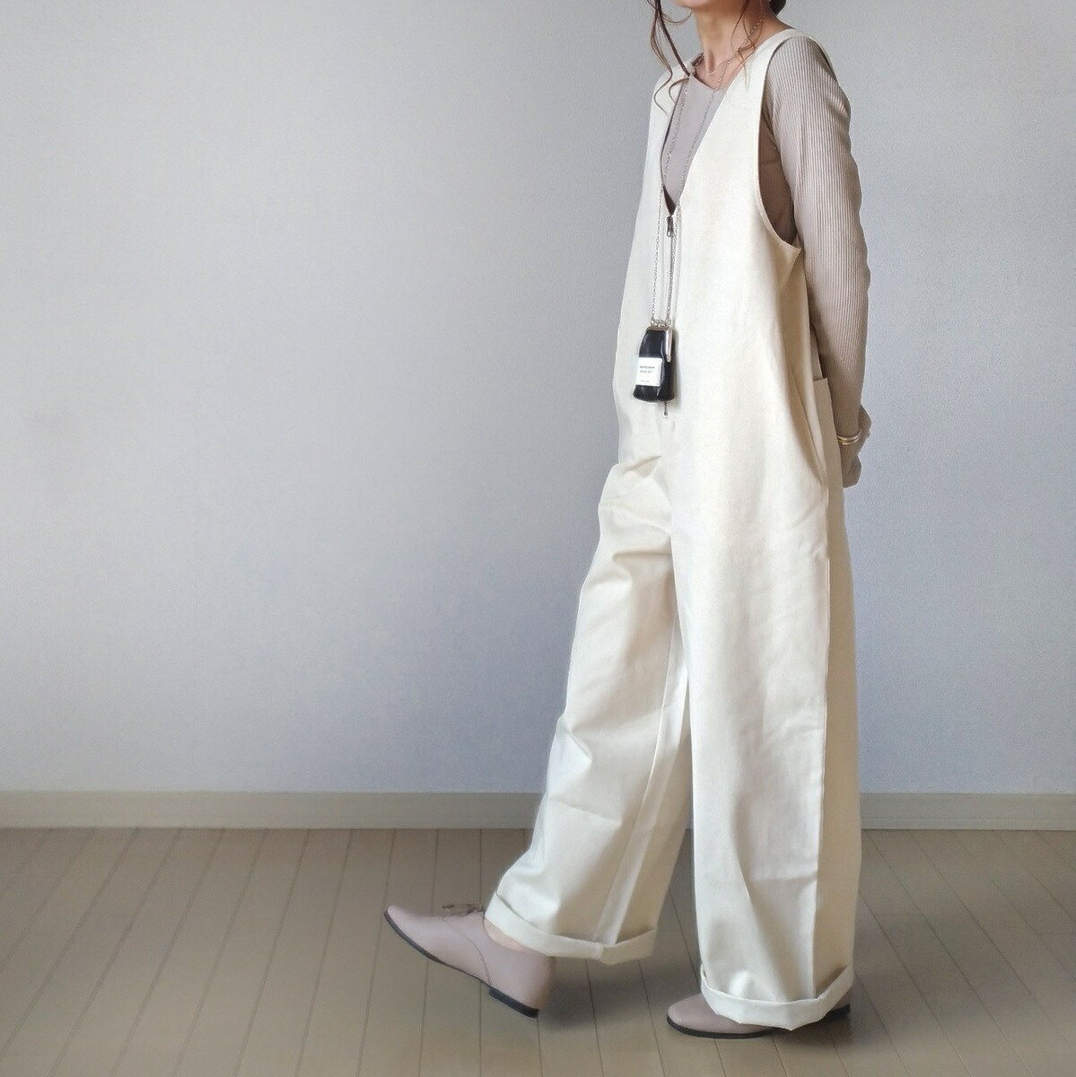 En stock 3 colores estilo japonés 2023 verano nuevo color sólido cremallera correa de una pieza ancha pantalones de pierna delgada drapeado mono