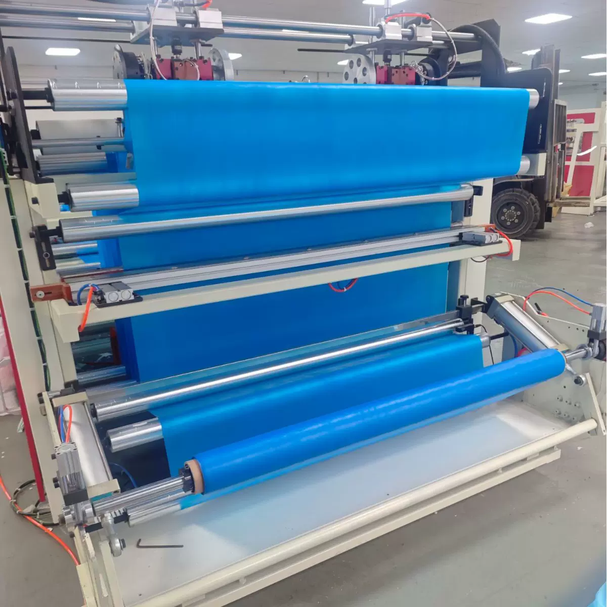 2025新款斗篷压边雨衣机全自动雨披机器设备防水塑料雨衣成型机