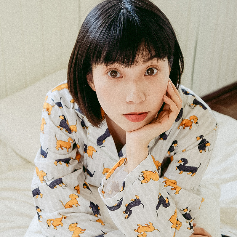 ソーセージの犬のプリント秋冬の綿の毛の絨毛のカップルのパジャマの日本のかわいい男性の女性の快適な家の服