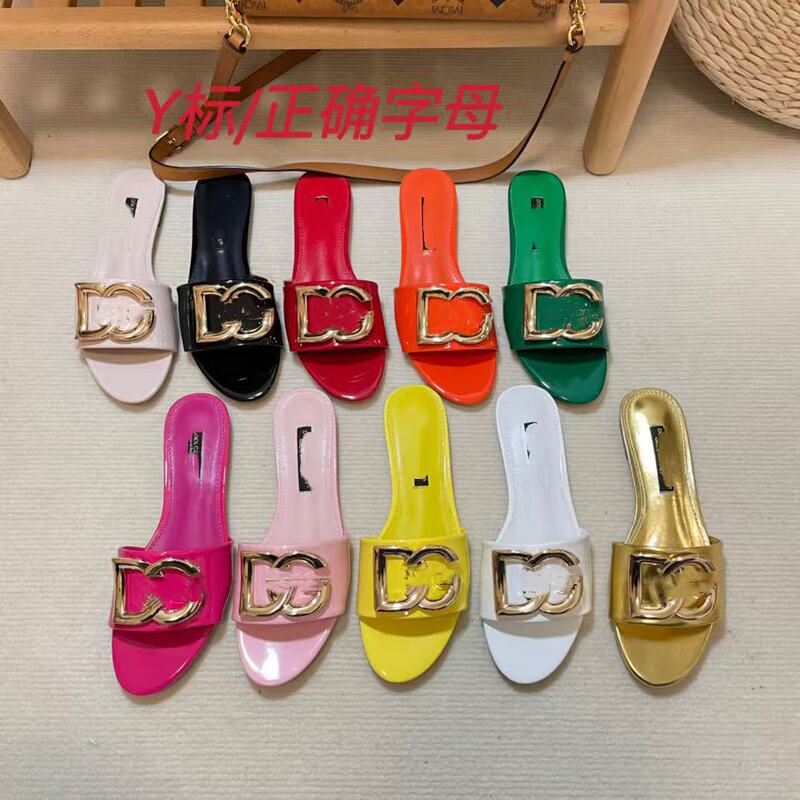 2025 New Arrival D-Buckle Fashionable All-Match Outer Wear Flat Slippers Women's High-Face Value Metal Buckle Slides Beach Slippers