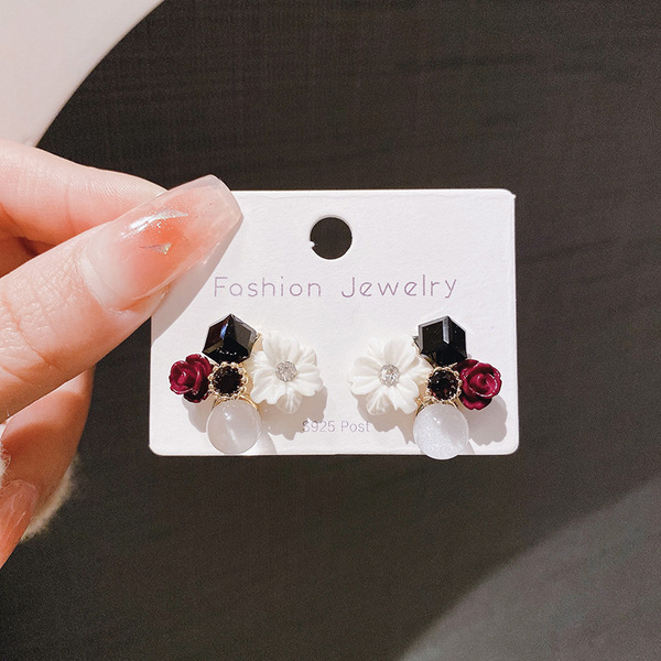 Retro elegant earrings
